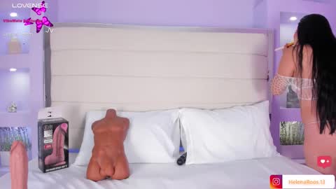 H E L E N A  online show from 09.08.25