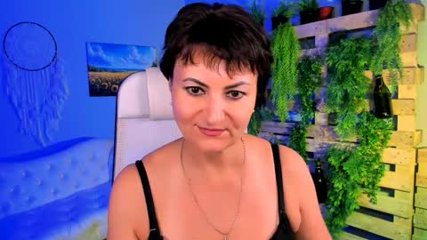 Snapshot of helenbeler chatting on 10.09.25 helenbeler online show from 10.09.25