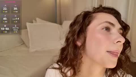 Snapshot of helenblash chatting on 07.17.26 Scarlet online show from 07.17.26