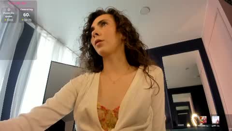 Snapshot of helenblash chatting on 07.25.26 Scarlet online show from 07.25.26