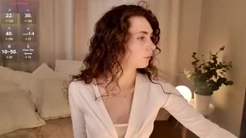 Snapshot of helenblash chatting on 08.02.26 Scarlet online show from 08.02.26