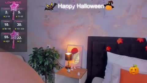 Snapshot of helendanvers chatting on 10.31.25 helendanvers online show from 10.31.25