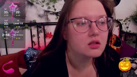 Snapshot of helendanvers chatting on 11.05.25 helendanvers online show from 11.05.25