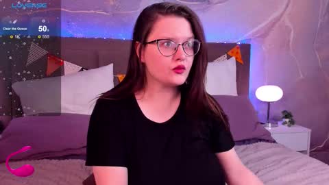 Snapshot of helendanvers chatting on 11.09.25 helendanvers online show from 11.09.25