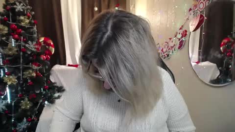 Snapshot of helenenigma chatting on 12.29.24 helenenigma online show from 12.29.24