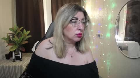 Snapshot of helenenigma chatting on 01.24.25 helenenigma online show from 01.24.25