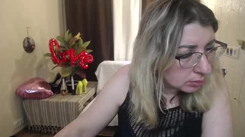 Snapshot of helenenigma chatting on 02.19.25 helenenigma online show from 02.19.25
