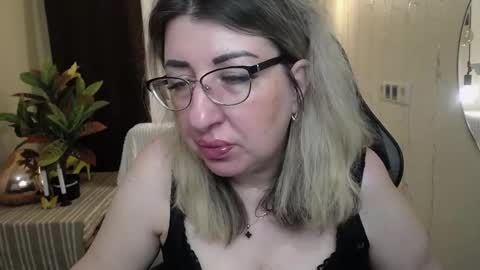 Snapshot of helenenigma chatting on 02.27.25 helenenigma online show from 02.27.25