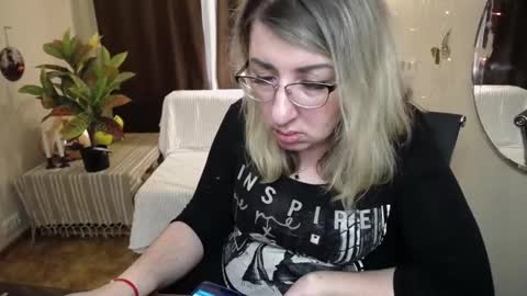 Snapshot of helenenigma chatting on 03.04.25 helenenigma online show from 03.04.25