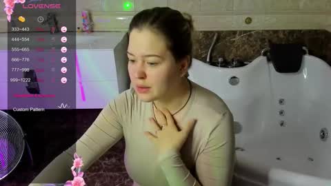 helenhartt online show from 11.10.25