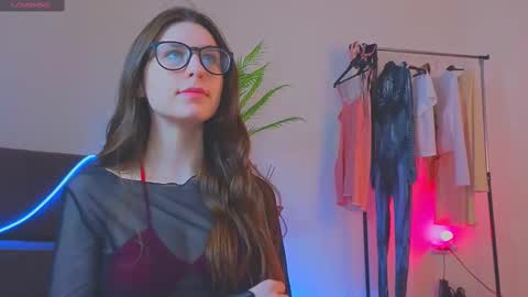 Snapshot of helenmann_ chatting on 03.03.25 online show from 03.03.25