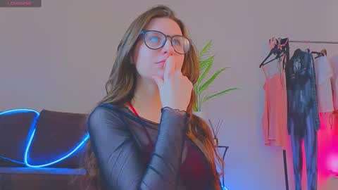 Snapshot of helenmann_ chatting on 03.03.25 online show from 03.03.25