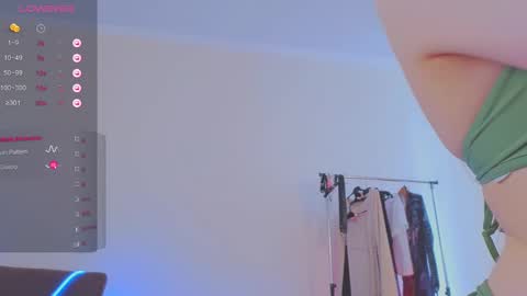 Snapshot of helenmann_ chatting on 03.06.25 online show from 03.06.25