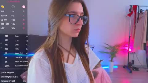 Snapshot of helenmann_ chatting on 03.12.25 online show from 03.12.25