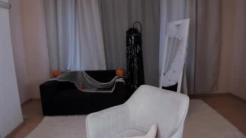 Snapshot of helentasty_ chatting on 10.27.25 Helen online show from 10.27.25