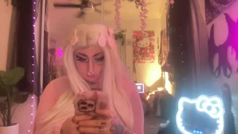 Snapshot of hell0kittyblood chatting on 02.23.25 Bunnie Rotz online show from 02.23.25