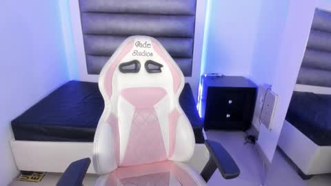 Snapshot of hellen__smith_ chatting on 02.25.26 hellen__smith_ online show from 02.25.26