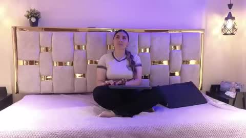 Hellen.  online show from 03.25.26