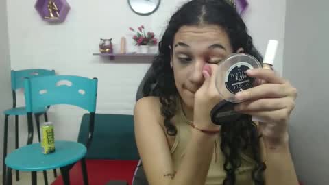 Snapshot of hellen_queensex chatting on 02.27.25 hellen_queensex online show from 02.27.25