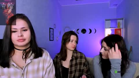 Helli online show from 12.21.25