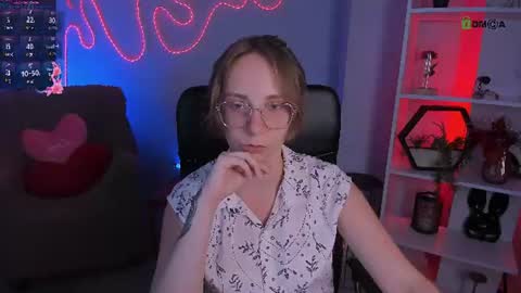 Snapshot of helli_belli chatting on 07.18.26 Helli online show from 07.18.26