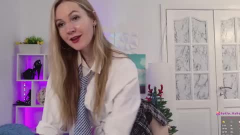 Alisia  Monday to Friday from 10 am to 4 pm GMT 2 online show from 12.23.24