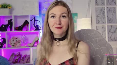 Alisia  Monday to Friday from 10 am to 4 pm GMT 2 online show from 01.17.25