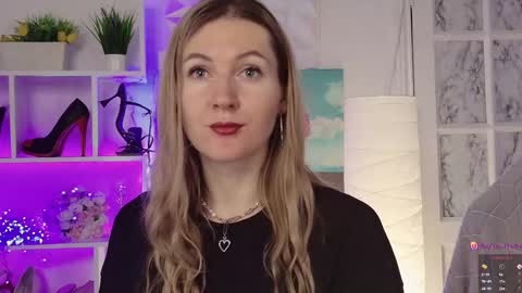 Alisia  Monday to Friday from 10 am to 4 pm GMT 2 online show from 01.24.25