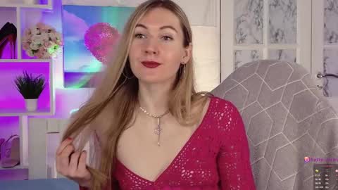 Alisia  Monday to Friday from 10 am to 4 pm GMT 2 online show from 01.30.25