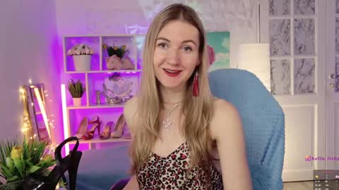 Alisia  Monday to Friday from 10 am to 4 pm GMT 2 online show from 02.14.25