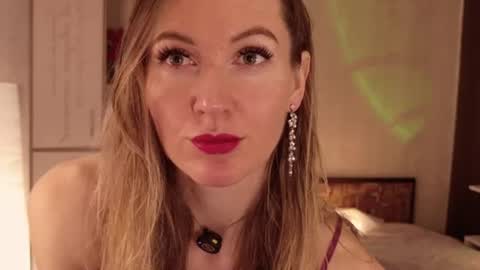 Snapshot of hello_lisha chatting on 07.06.26 Alisia Monday to Friday from 10 am to 4 pm GMT 2 online show from 07.06.26