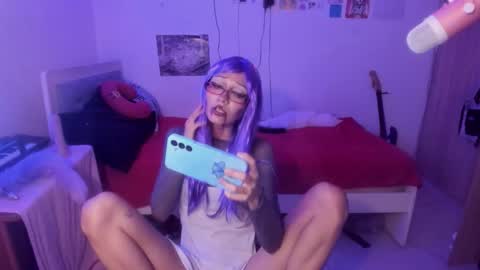 Raven and Momo online show from 11.03.25