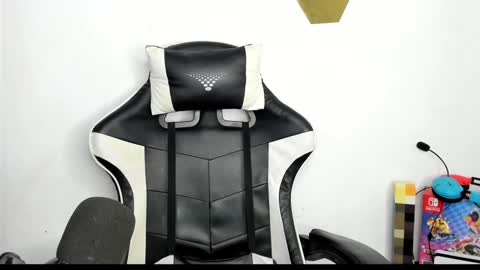 Snapshot of heluehorny13 chatting on 12.27.24 heluehorny13 online show from 12.27.24