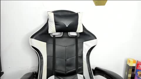 Snapshot of heluehorny13 chatting on 12.29.24 heluehorny13 online show from 12.29.24