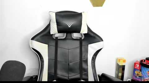 Snapshot of heluehorny13 chatting on 01.10.25 heluehorny13 online show from 01.10.25