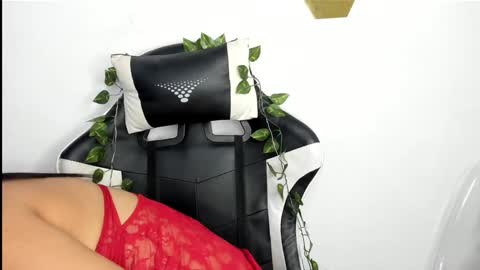 Snapshot of heluehorny13 chatting on 01.18.25 heluehorny13 online show from 01.18.25