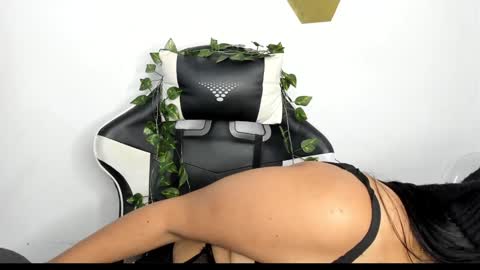 Snapshot of heluehorny13 chatting on 01.19.25 heluehorny13 online show from 01.19.25