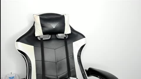 Snapshot of heluehorny13 chatting on 02.12.25 heluehorny13 online show from 02.12.25