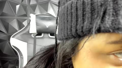 Snapshot of heluehorny13 chatting on 02.23.25 heluehorny13 online show from 02.23.25