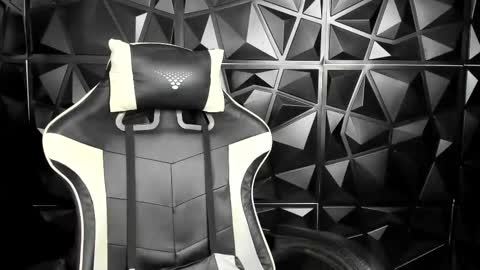 Snapshot of heluehorny13 chatting on 02.25.25 heluehorny13 online show from 02.25.25