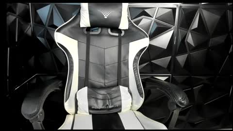 Snapshot of heluehorny13 chatting on 03.04.25 heluehorny13 online show from 03.04.25