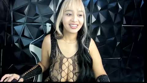 Snapshot of heluehorny13 chatting on 09.28.25 heluehorny13 online show from 09.28.25