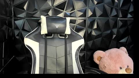 Snapshot of heluehorny13 chatting on 11.29.25 heluehorny13 online show from 11.29.25