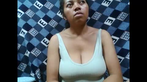 Snapshot of henitsaldy chatting on 09.18.25 henitsaldy online show from 09.18.25