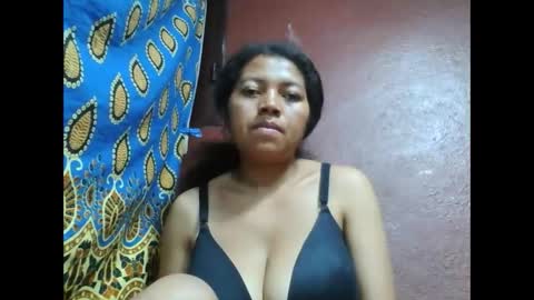 Snapshot of henitsaldy chatting on 09.23.25 henitsaldy online show from 09.23.25