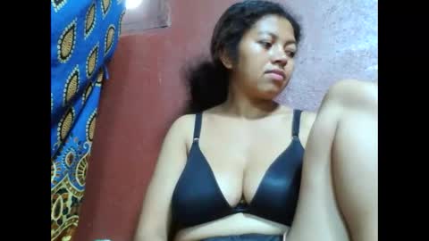 Snapshot of henitsaldy chatting on 10.01.25 henitsaldy online show from 10.01.25