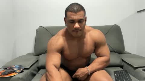 Snapshot of henrimusclee chatting on 02.23.25 Henri online show from 02.23.25