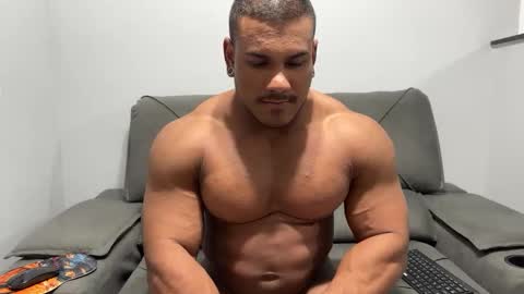 Snapshot of henrimusclee chatting on 03.07.25 Henri online show from 03.07.25