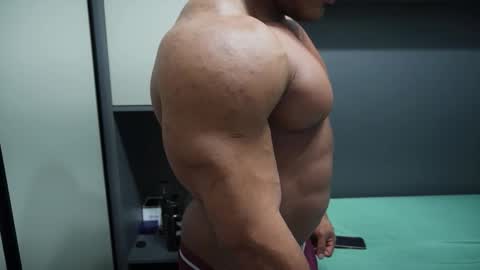 Snapshot of henrimusclee chatting on 09.26.25 Henri online show from 09.26.25