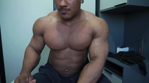 Snapshot of henrimusclee chatting on 10.22.25 Henri online show from 10.22.25